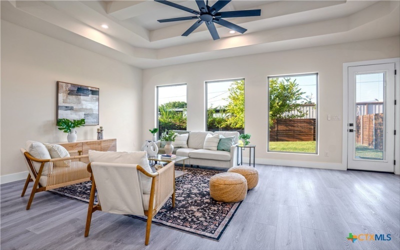 303 W Lane Ave, Manor, TX 78653, 4 Habitaciones Habitaciones , ,3 BañosBaños,Residential,En Venta,303 W Lane Ave,0,583057