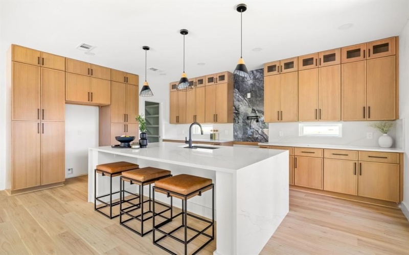 3105 Rutz Street, Dallas, TX 75212, 4 Bedrooms Bedrooms, ,2 BathroomsBathrooms,Residential,For Sale,3105 Rutz Street,20845462