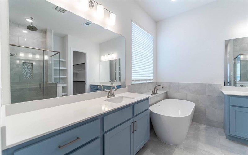 211 Condor Court, Heath, TX 75126, 5 Bedrooms Bedrooms, ,5 BathroomsBathrooms,Residential,For Sale,211 Condor Court,20966291