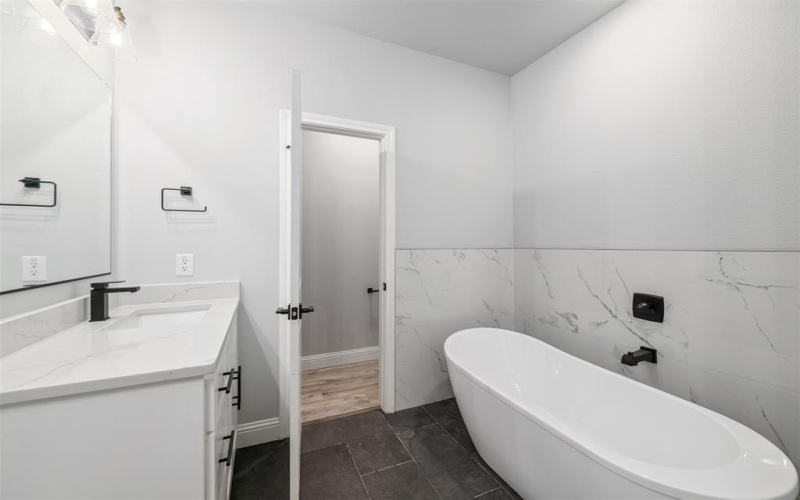 1009 Don Eve Court, Azle, TX 76020, 4 Habitaciones Habitaciones , ,2 BañosBaños,Residential,En Venta,1009 Don Eve Court,20966515