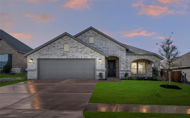 921 Beverly Drive, Cleburne, TX 76033, 3 Bedrooms Bedrooms, ,2 BathroomsBathrooms,Residential,For Sale,921 Beverly Drive,20966700