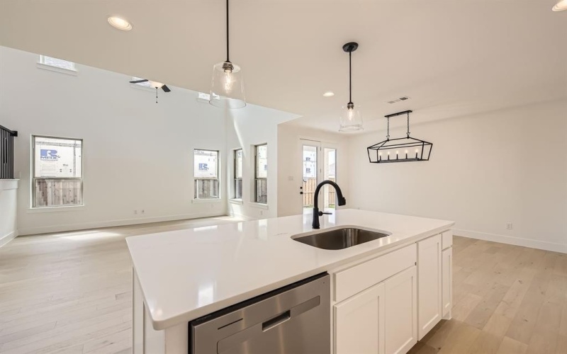 6036 Silverstein Street, Fort Worth, TX 76126, 4 Habitaciones Habitaciones , ,3 BañosBaños,Residential,En Venta,6036 Silverstein Street,0,20966923