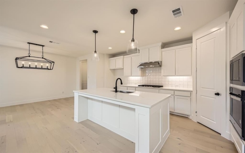6036 Silverstein Street, Fort Worth, TX 76126, 4 Habitaciones Habitaciones , ,3 BañosBaños,Residential,En Venta,6036 Silverstein Street,0,20966923