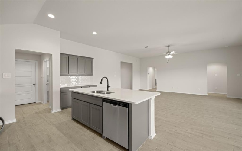 733 Stone Eagle Drive, Azle, TX 76020, 4 Habitaciones Habitaciones , ,2 BañosBaños,Residential,En Venta,733 Stone Eagle Drive,20967014