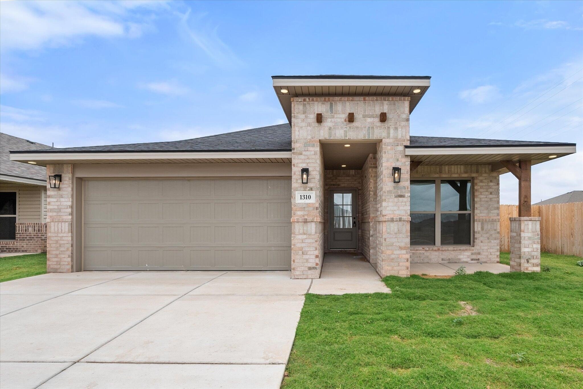 1310 N Colton Avenue, Lubbock, TX 79416, 4 Habitaciones Habitaciones , ,2 BañosBaños,Residential,En Venta,1310 N Colton Avenue,202556201