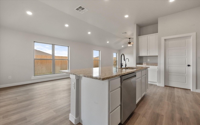 1310 N Colton Avenue, Lubbock, TX 79416, 4 Habitaciones Habitaciones , ,2 BañosBaños,Residential,En Venta,1310 N Colton Avenue,202556201