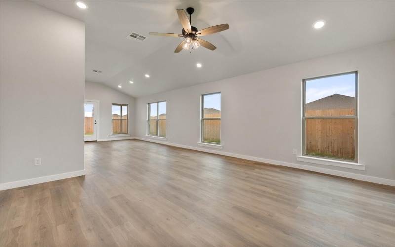 1310 N Colton Avenue, Lubbock, TX 79416, 4 Habitaciones Habitaciones , ,2 BañosBaños,Residential,En Venta,1310 N Colton Avenue,202556201