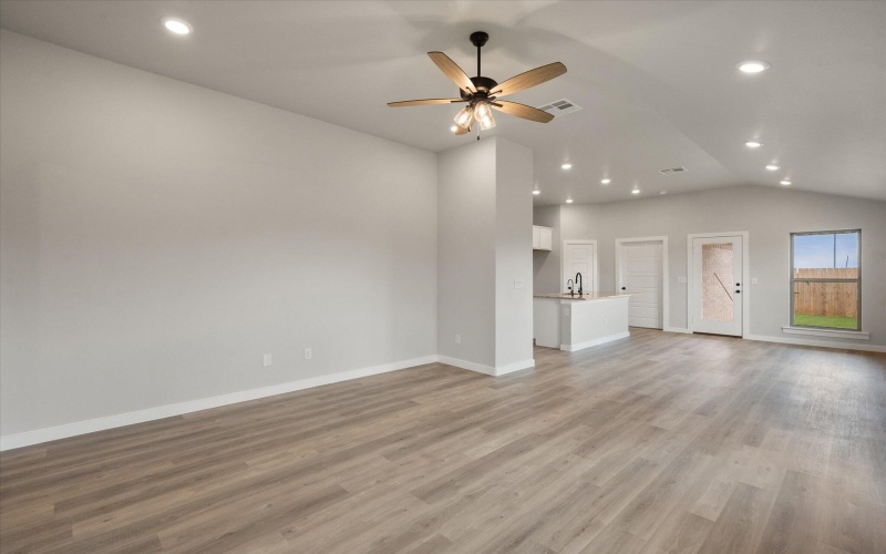 1310 N Colton Avenue, Lubbock, TX 79416, 4 Habitaciones Habitaciones , ,2 BañosBaños,Residential,En Venta,1310 N Colton Avenue,202556201