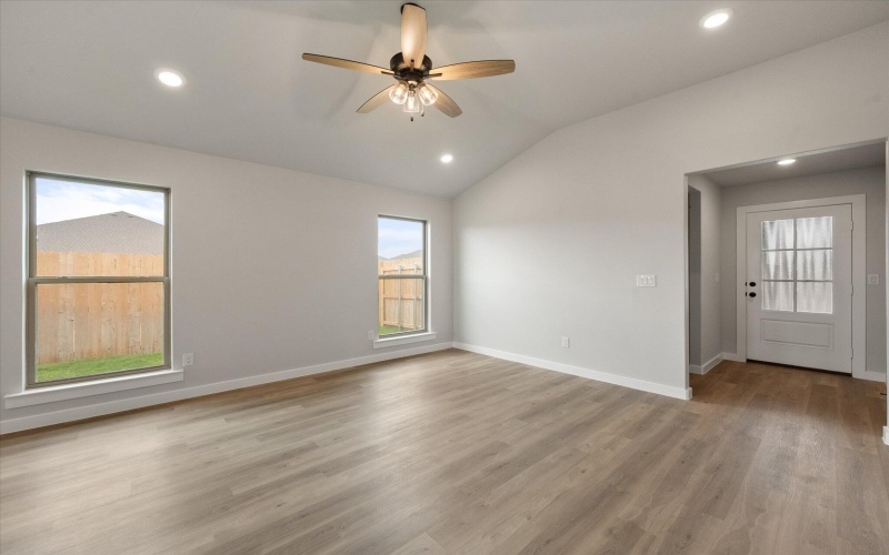 1310 N Colton Avenue, Lubbock, TX 79416, 4 Habitaciones Habitaciones , ,2 BañosBaños,Residential,En Venta,1310 N Colton Avenue,202556201