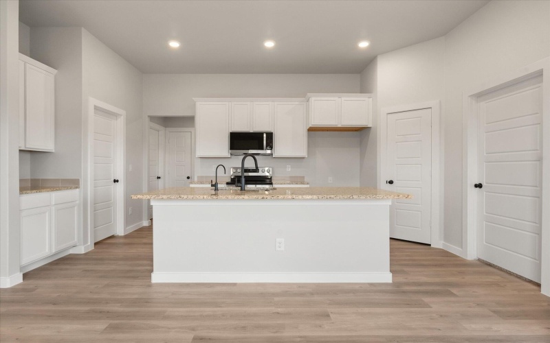 1310 N Colton Avenue, Lubbock, TX 79416, 4 Habitaciones Habitaciones , ,2 BañosBaños,Residential,En Venta,1310 N Colton Avenue,202556201