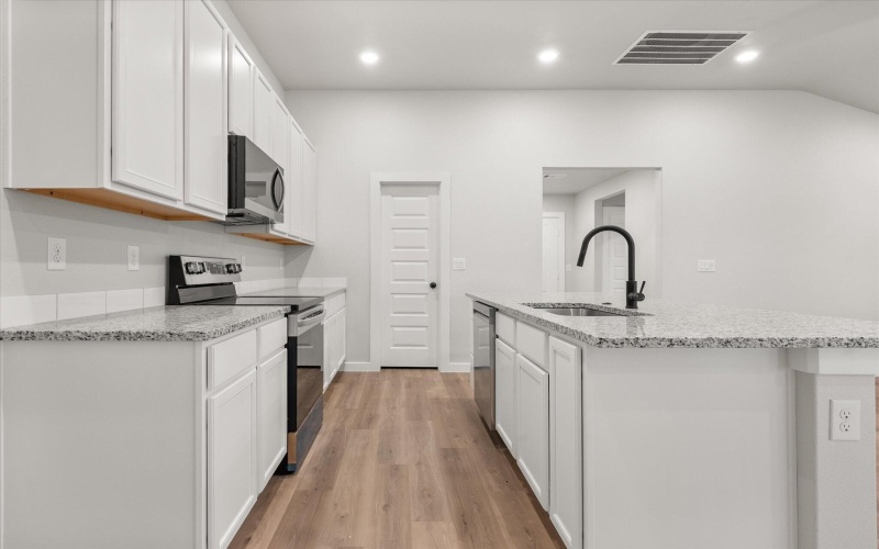 635 E 31st Street, Wolfforth, TX 79382, 4 Habitaciones Habitaciones , ,2 BañosBaños,Residential,En Venta,635 E 31st Street,202556203