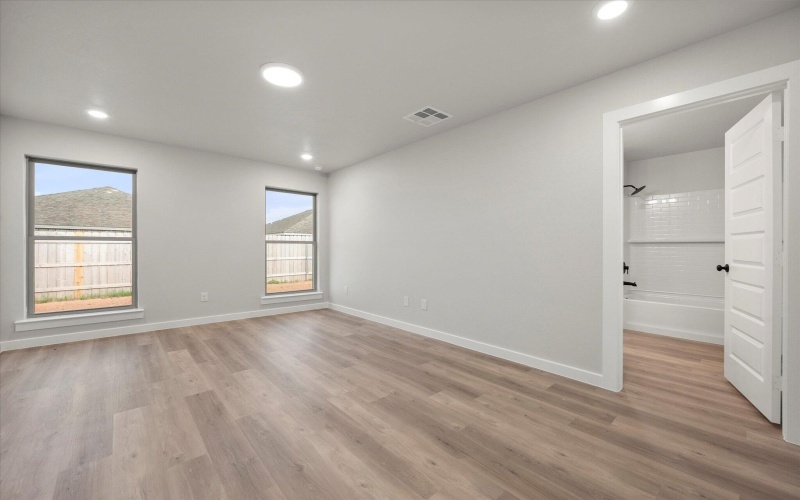 635 E 31st Street, Wolfforth, TX 79382, 4 Habitaciones Habitaciones , ,2 BañosBaños,Residential,En Venta,635 E 31st Street,202556203