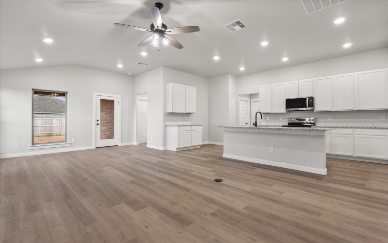 635 E 31st Street, Wolfforth, TX 79382, 4 Habitaciones Habitaciones , ,2 BañosBaños,Residential,En Venta,635 E 31st Street,202556203