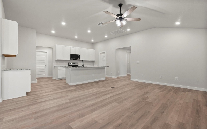 635 E 31st Street, Wolfforth, TX 79382, 4 Habitaciones Habitaciones , ,2 BañosBaños,Residential,En Venta,635 E 31st Street,202556203