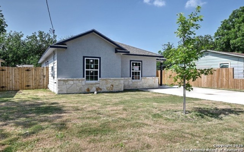 870 W Southcross Blvd, San Antonio, TX 78211, 3 Bedrooms Bedrooms, ,2 BathroomsBathrooms,Residential,For Sale,870 W Southcross Blvd,1875132