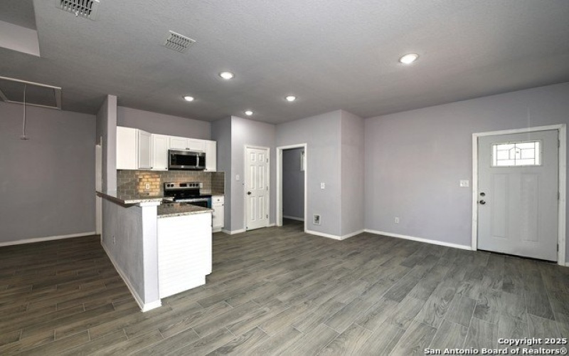 870 W Southcross Blvd, San Antonio, TX 78211, 3 Bedrooms Bedrooms, ,2 BathroomsBathrooms,Residential,For Sale,870 W Southcross Blvd,1875132