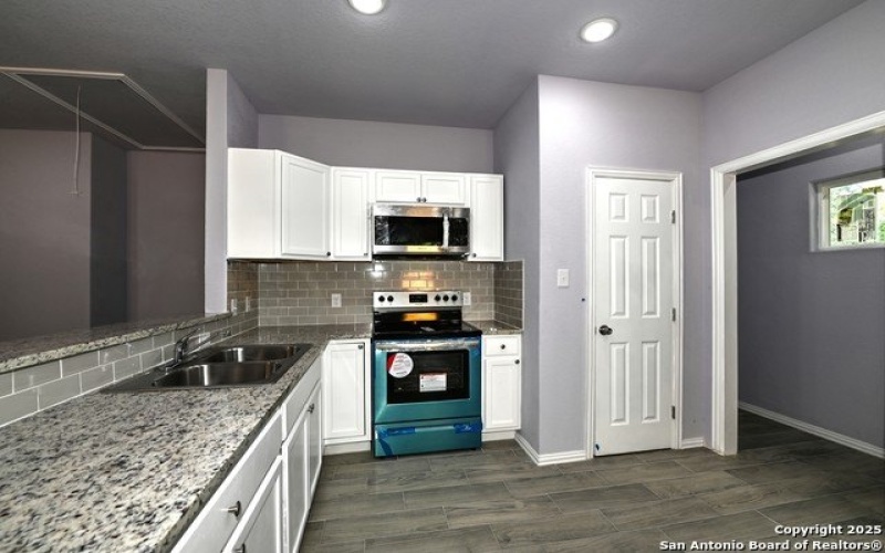 870 W Southcross Blvd, San Antonio, TX 78211, 3 Bedrooms Bedrooms, ,2 BathroomsBathrooms,Residential,For Sale,870 W Southcross Blvd,1875132