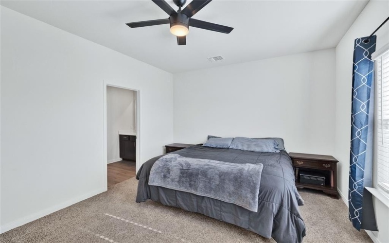 9900 Fighting Falcon Way, Fort Worth, TX 76131, 5 Habitaciones Habitaciones , ,2 BañosBaños,Residential,En Venta,9900 Fighting Falcon Way,20963021