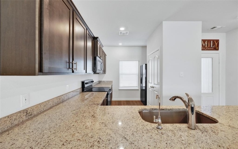 9900 Fighting Falcon Way, Fort Worth, TX 76131, 5 Habitaciones Habitaciones , ,2 BañosBaños,Residential,En Venta,9900 Fighting Falcon Way,20963021