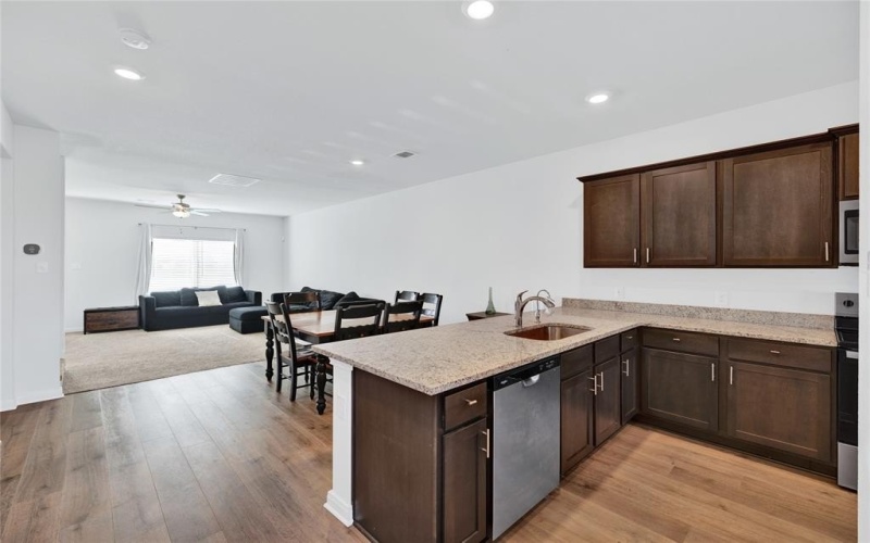 9900 Fighting Falcon Way, Fort Worth, TX 76131, 5 Habitaciones Habitaciones , ,2 BañosBaños,Residential,En Venta,9900 Fighting Falcon Way,20963021