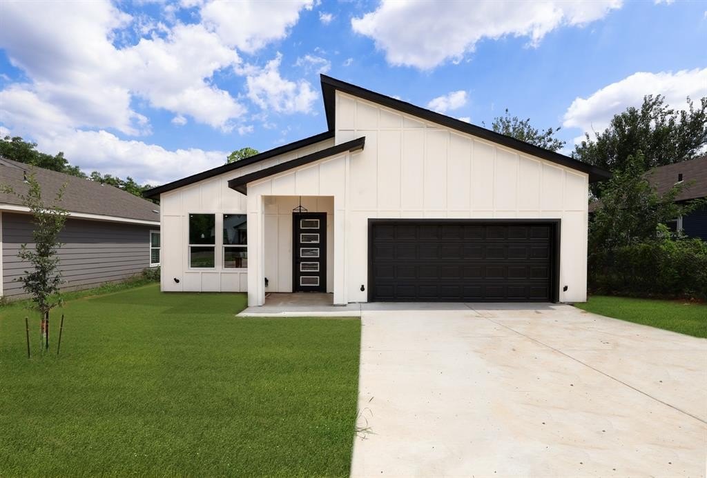 1032 E Arlington Avenue, Fort Worth, TX 76104, 4 Bedrooms Bedrooms, ,2 BathroomsBathrooms,Residential,For Sale,1032 E Arlington Avenue,20964581