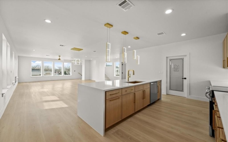 3434 Puget Street, Dallas, TX 75212, 3 Bedrooms Bedrooms, ,3 BathroomsBathrooms,Residential,For Sale,3434 Puget Street,20967290