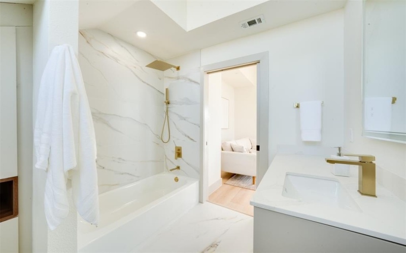 512 N Lancaster Street #4, Dallas, TX 75203, 3 Habitaciones Habitaciones , ,3 BañosBaños,Residential,En Venta,512 N Lancaster Street,20967339