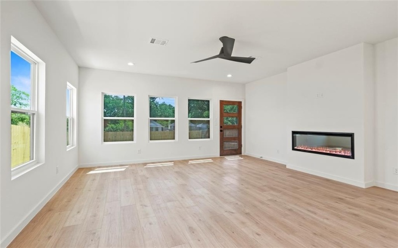420 N Moore Street, Dallas, TX 75203, 3 Bedrooms Bedrooms, ,2 BathroomsBathrooms,Residential,For Sale,420 N Moore Street,20967543