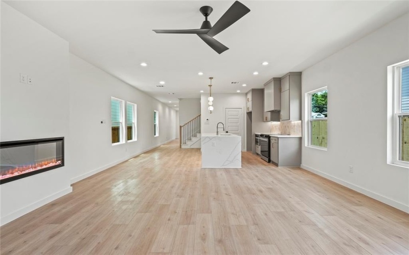 420 N Moore Street, Dallas, TX 75203, 3 Bedrooms Bedrooms, ,2 BathroomsBathrooms,Residential,For Sale,420 N Moore Street,20967543