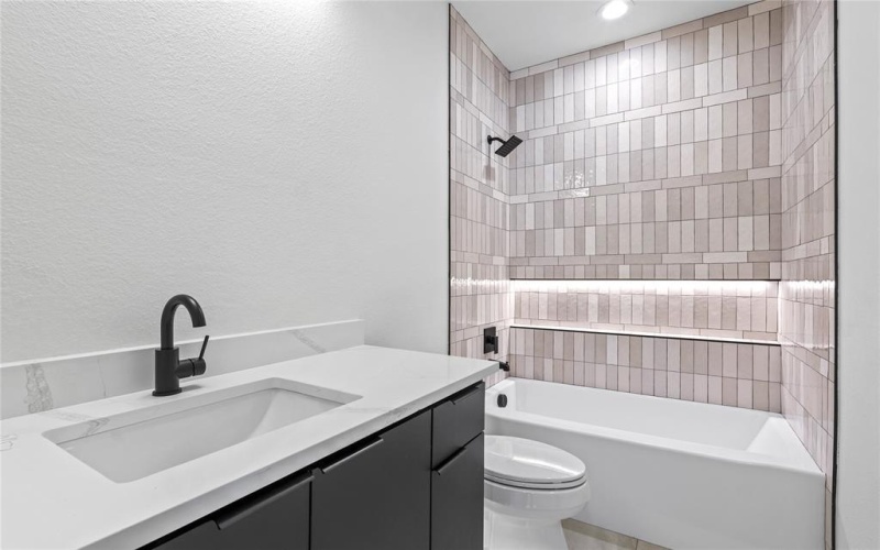 420 N Moore Street, Dallas, TX 75203, 3 Bedrooms Bedrooms, ,2 BathroomsBathrooms,Residential,For Sale,420 N Moore Street,20967543