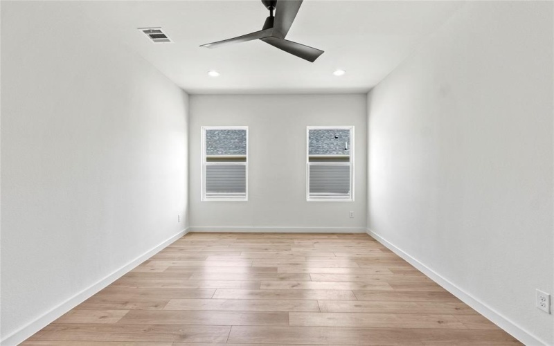 420 N Moore Street, Dallas, TX 75203, 3 Bedrooms Bedrooms, ,2 BathroomsBathrooms,Residential,For Sale,420 N Moore Street,20967543