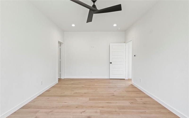 420 N Moore Street, Dallas, TX 75203, 3 Bedrooms Bedrooms, ,2 BathroomsBathrooms,Residential,For Sale,420 N Moore Street,20967543