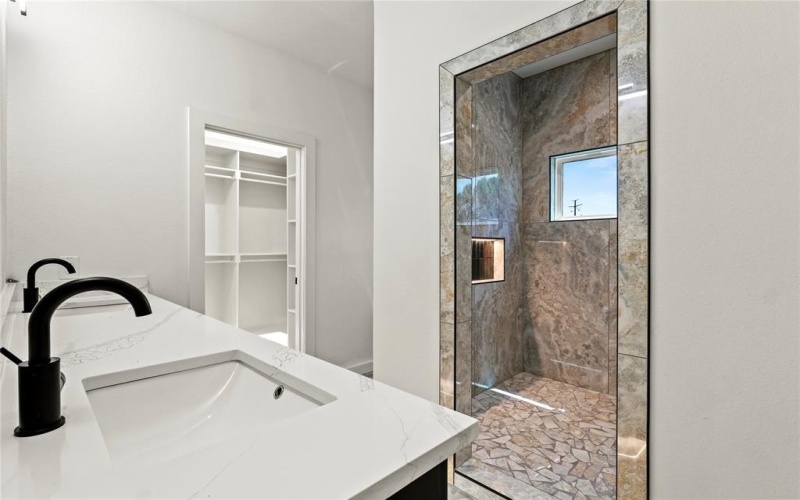 420 N Moore Street, Dallas, TX 75203, 3 Bedrooms Bedrooms, ,2 BathroomsBathrooms,Residential,For Sale,420 N Moore Street,20967543