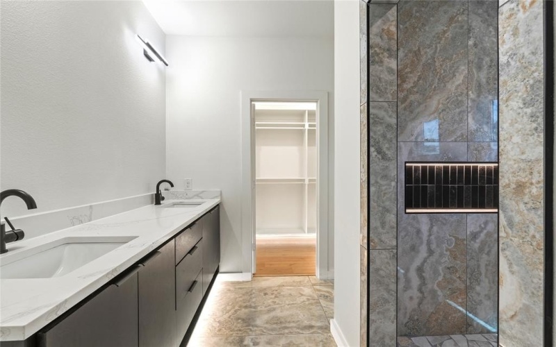 420 N Moore Street, Dallas, TX 75203, 3 Bedrooms Bedrooms, ,2 BathroomsBathrooms,Residential,For Sale,420 N Moore Street,20967543
