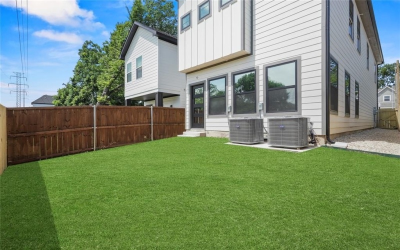 420 N Moore Street, Dallas, TX 75203, 3 Bedrooms Bedrooms, ,2 BathroomsBathrooms,Residential,For Sale,420 N Moore Street,20967543