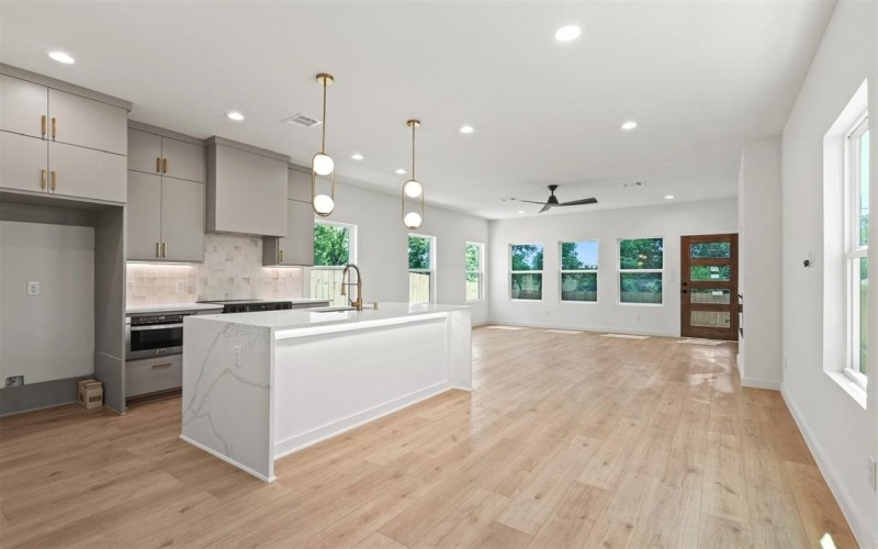 420 N Moore Street, Dallas, TX 75203, 3 Bedrooms Bedrooms, ,2 BathroomsBathrooms,Residential,For Sale,420 N Moore Street,20967543