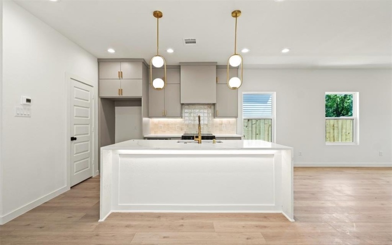 420 N Moore Street, Dallas, TX 75203, 3 Bedrooms Bedrooms, ,2 BathroomsBathrooms,Residential,For Sale,420 N Moore Street,20967543