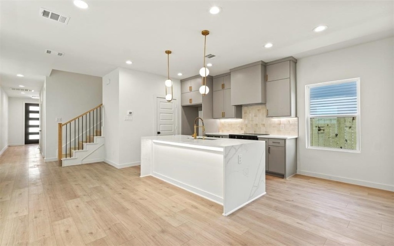 420 N Moore Street, Dallas, TX 75203, 3 Bedrooms Bedrooms, ,2 BathroomsBathrooms,Residential,For Sale,420 N Moore Street,20967543