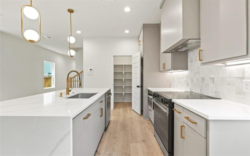 420 N Moore Street, Dallas, TX 75203, 3 Bedrooms Bedrooms, ,2 BathroomsBathrooms,Residential,For Sale,420 N Moore Street,20967543