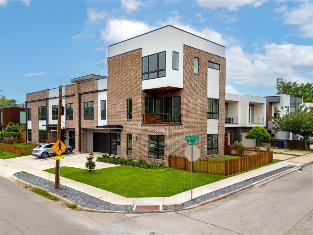 2336 N Carroll Avenue, Dallas, TX 75204, 4 Bedrooms Bedrooms, ,3 BathroomsBathrooms,Residential,For Sale,2336 N Carroll Avenue,20967814