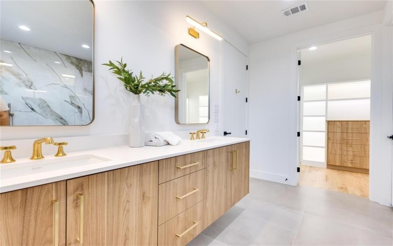 2336 N Carroll Avenue, Dallas, TX 75204, 4 Bedrooms Bedrooms, ,3 BathroomsBathrooms,Residential,For Sale,2336 N Carroll Avenue,20967814