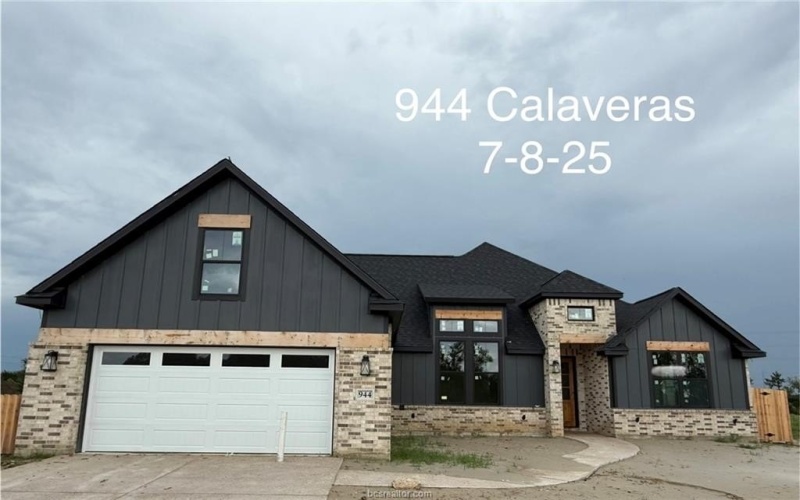 944 Calaveras, College Station, TX 77845, 4 Habitaciones Habitaciones , ,3 BañosBaños,Residential,En Venta,944 Calaveras,25006879