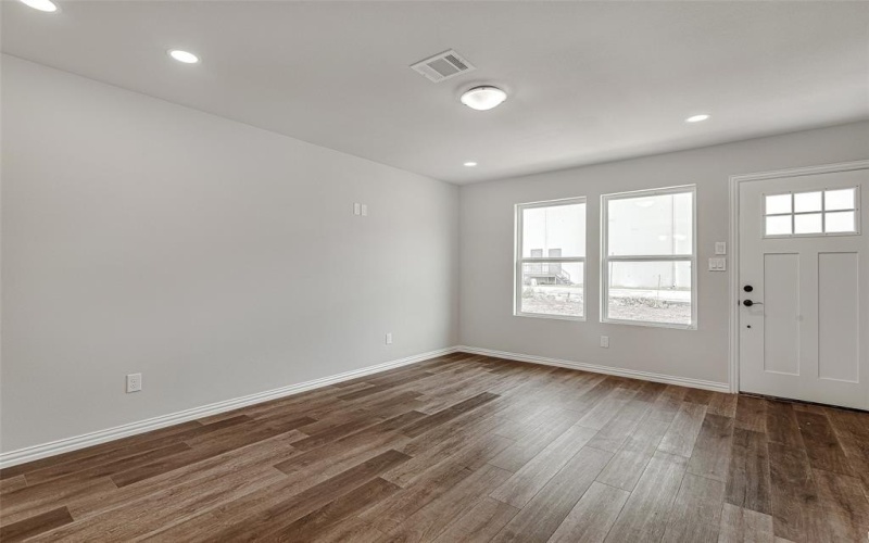 5840 Eastland Street, Fort Worth, TX 76119, 2 Bedrooms Bedrooms, ,2 BathroomsBathrooms,Residential,For Sale,5840 Eastland Street,20969506