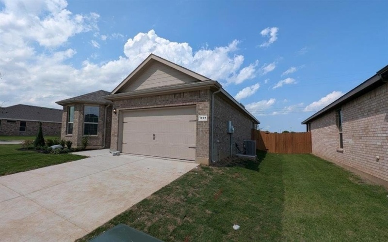 1001 TRACTION Trail, Cleburne, TX 76031, 4 Habitaciones Habitaciones , ,2 BañosBaños,Residential,En Venta,1001 TRACTION Trail,20967121