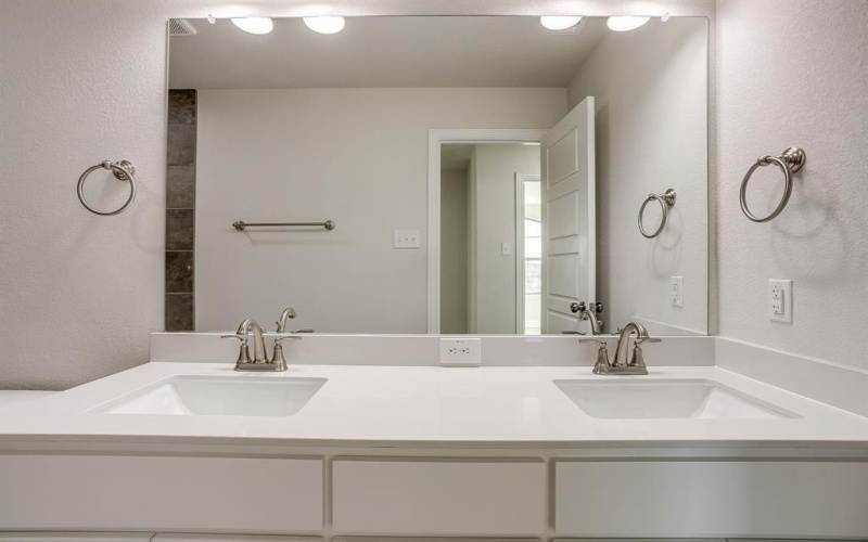 6815 Robert Reed Drive, Arlington, TX 76001, 3 Bedrooms Bedrooms, ,2 BathroomsBathrooms,Residential,For Sale,6815 Robert Reed Drive,0,20968605