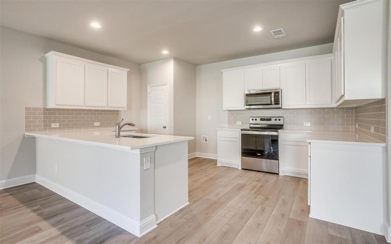 6817 Robert Reed Drive, Arlington, TX 76001, 3 Bedrooms Bedrooms, ,2 BathroomsBathrooms,Residential,For Sale,6817 Robert Reed Drive,0,20968614