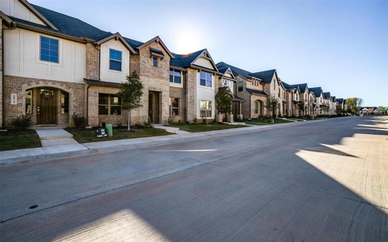 6817 Robert Reed Drive, Arlington, TX 76001, 3 Bedrooms Bedrooms, ,2 BathroomsBathrooms,Residential,For Sale,6817 Robert Reed Drive,0,20968614