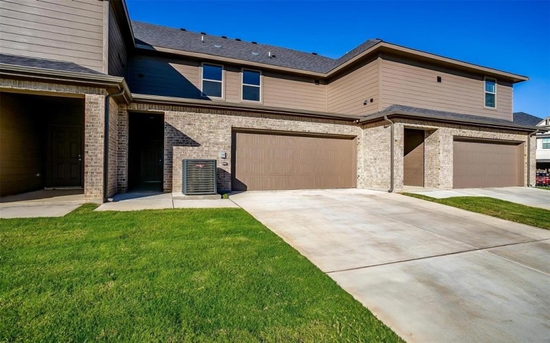 6817 Robert Reed Drive, Arlington, TX 76001, 3 Bedrooms Bedrooms, ,2 BathroomsBathrooms,Residential,For Sale,6817 Robert Reed Drive,0,20968614