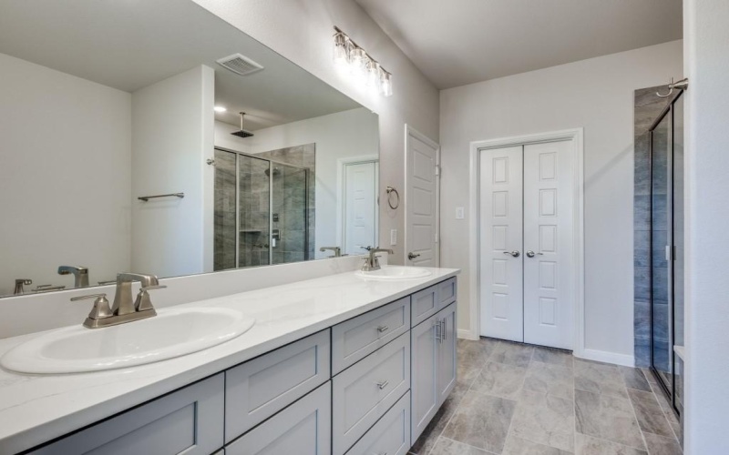 1904 Holland Drive, Van Alstyne, TX 75495, 4 Bedrooms Bedrooms, ,5 BathroomsBathrooms,Residential,For Sale,1904 Holland Drive,20970008