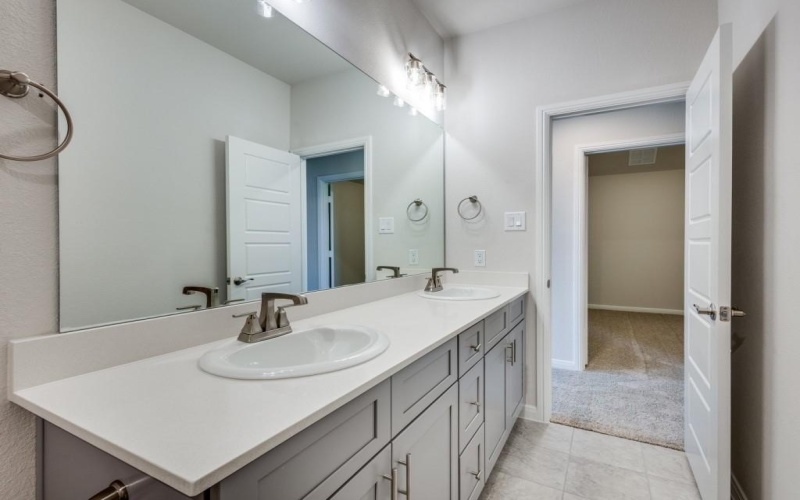 1904 Holland Drive, Van Alstyne, TX 75495, 4 Bedrooms Bedrooms, ,5 BathroomsBathrooms,Residential,For Sale,1904 Holland Drive,20970008